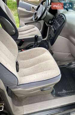 Минивэн Dodge Caravan 2006 в 