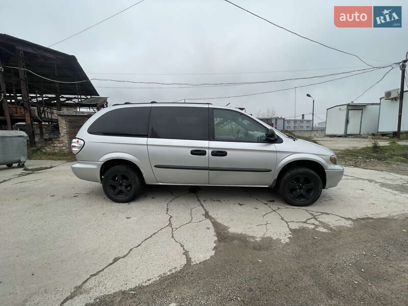 Минивэн Dodge Caravan 2002 в Киеве