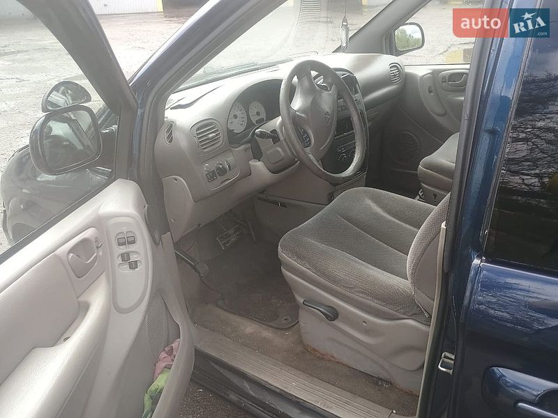 Мінівен Dodge Caravan 2002 в Ізюмі
