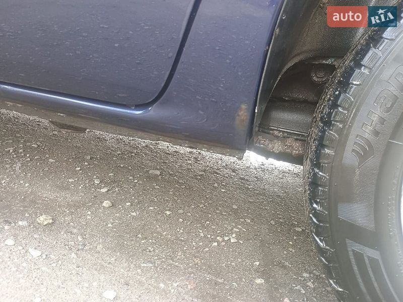 Мінівен Dodge Caravan 2002 в Ізюмі