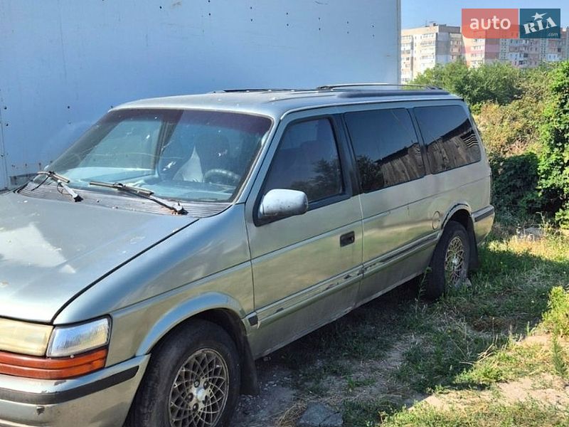 Минивэн Dodge Caravan 1992 в Николаеве