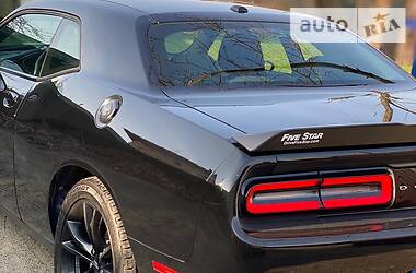 Купе Dodge Challenger 2018 в 