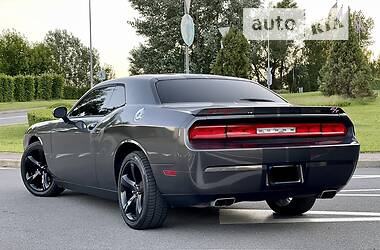 Купе Dodge Challenger 2013 в Киеве