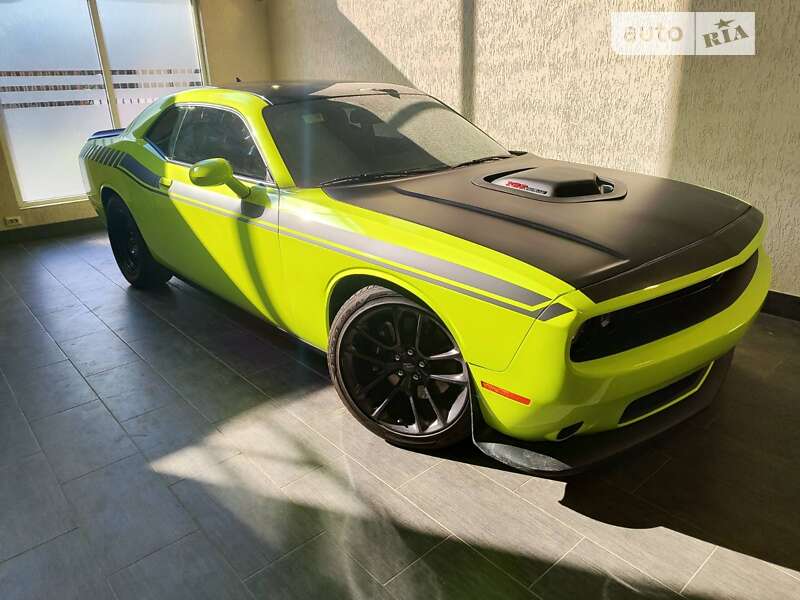 Купе Dodge Challenger 2020 в 