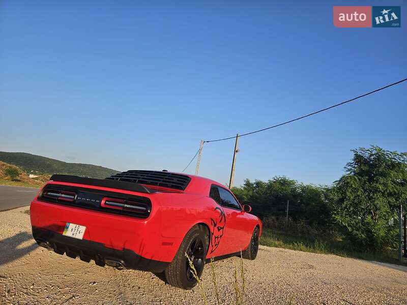 Купе Dodge Challenger 2016 в Берегово