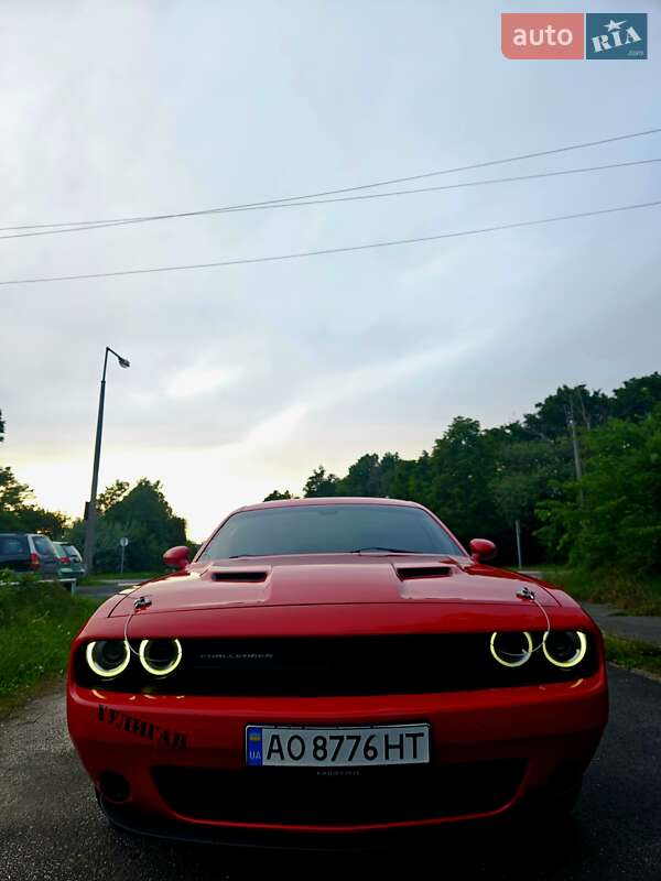 Купе Dodge Challenger 2016 в Берегово