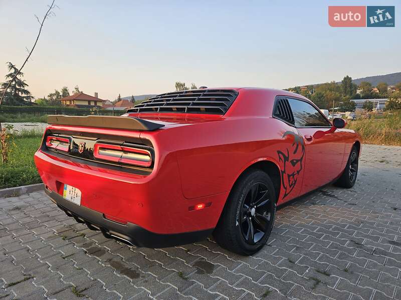 Купе Dodge Challenger 2016 в Берегово