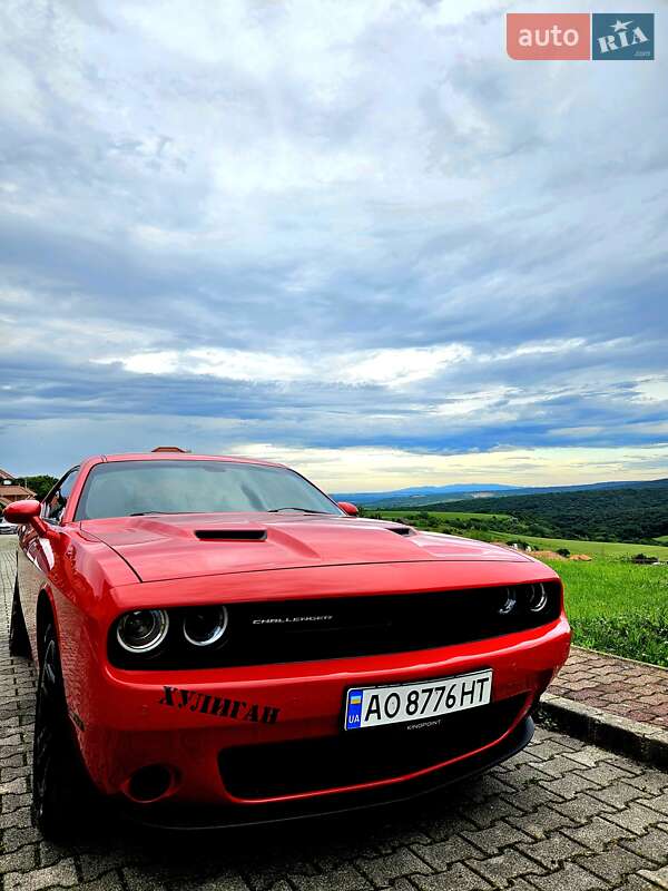Купе Dodge Challenger 2016 в Берегово