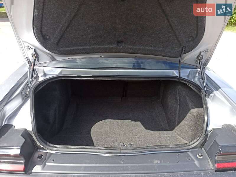 Купе Dodge Challenger 2016 в Вышгороде