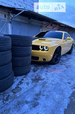 Купе Dodge Challenger 2017 в 