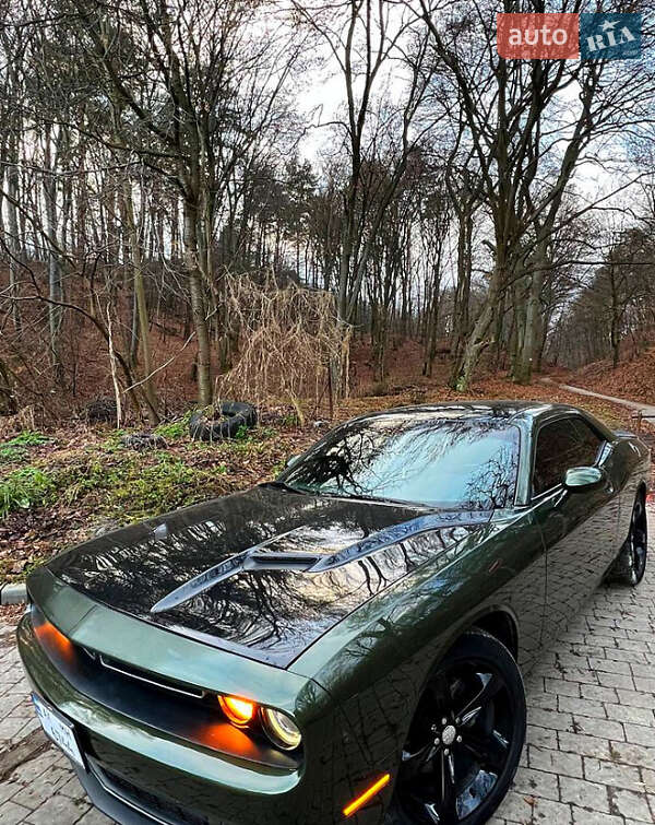 Купе Dodge Challenger 2015 в Львове