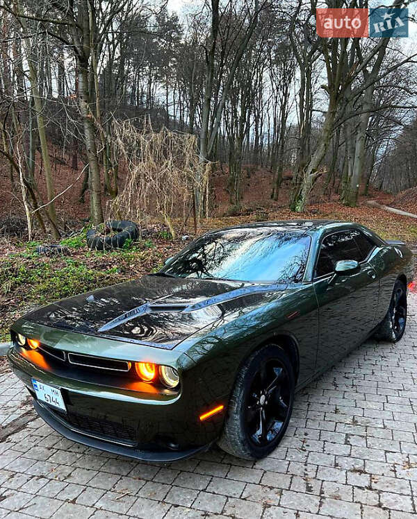 Купе Dodge Challenger 2015 в Львове