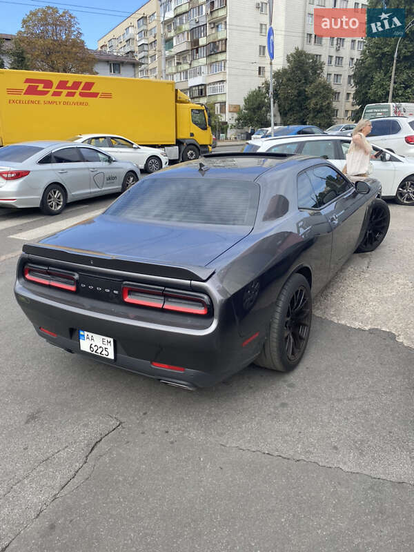 Купе Dodge Challenger 2016 в Києві