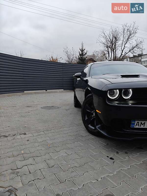Купе Dodge Challenger 2016 в 
