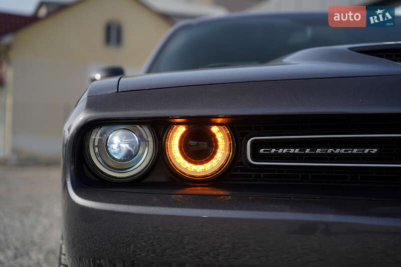 Купе Dodge Challenger 2019 в Черновцах
