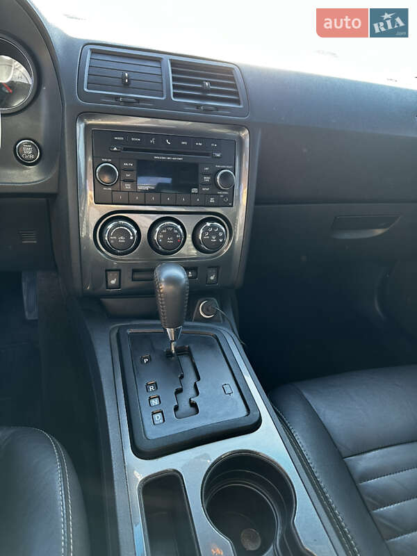 Купе Dodge Challenger 2013 в Черновцах