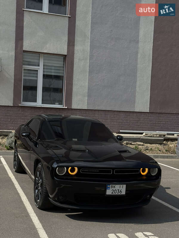 Купе Dodge Challenger 2017 в 