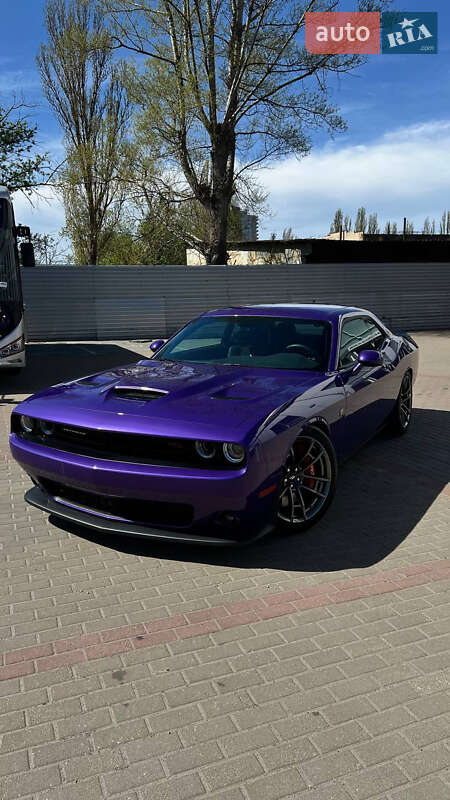 Купе Dodge Challenger 2022 в 