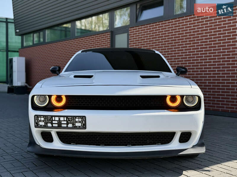 Купе Dodge Challenger 2018 в Львові
