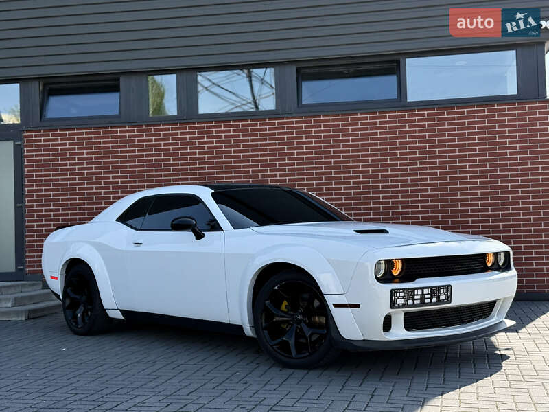Купе Dodge Challenger 2018 в Львові