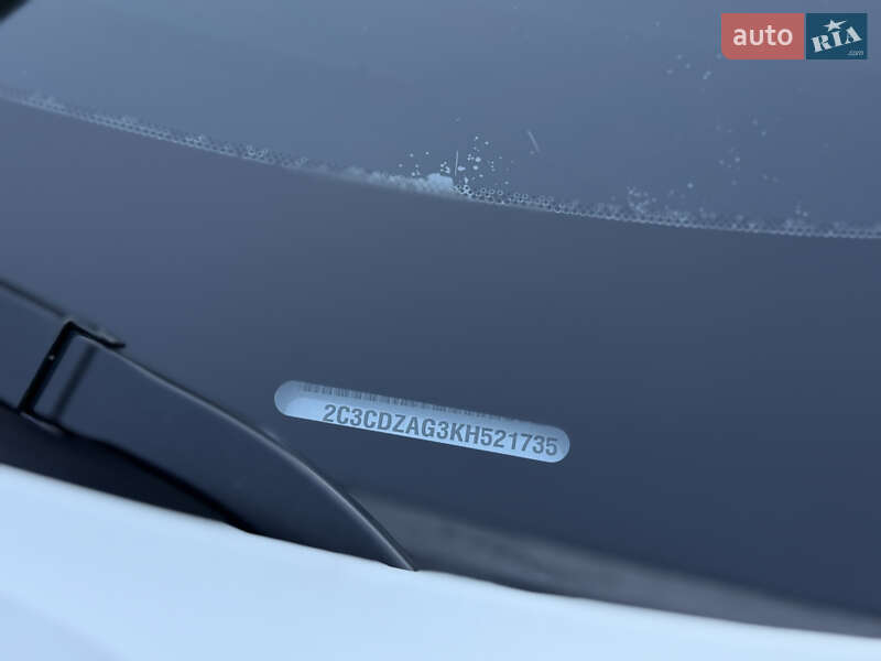 Купе Dodge Challenger 2018 в Львові