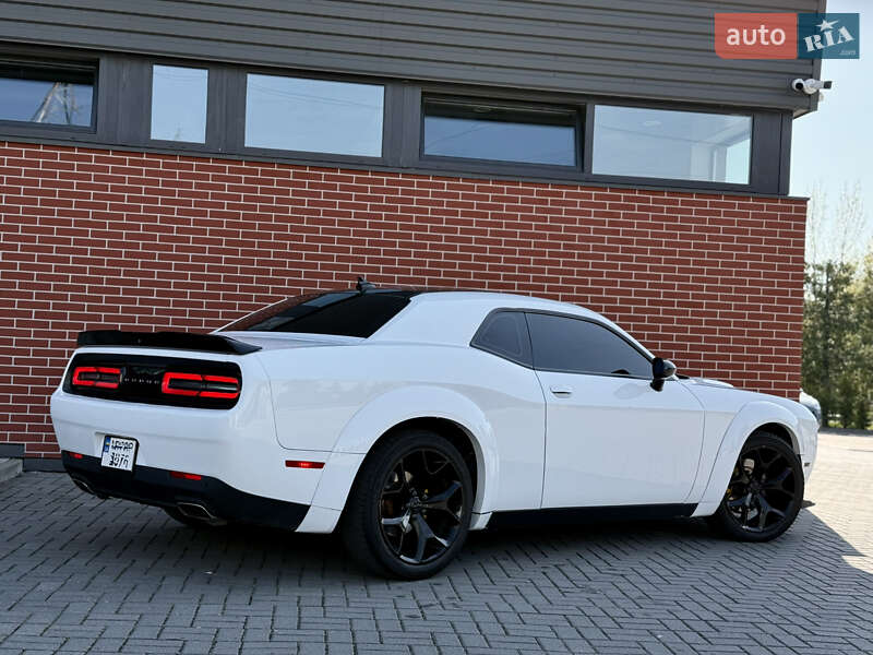 Купе Dodge Challenger 2018 в Львові