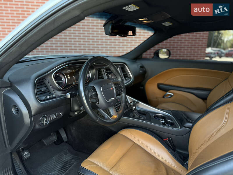 Купе Dodge Challenger 2018 в Львові