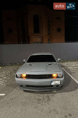 Купе Dodge Challenger 2013 в Бучі