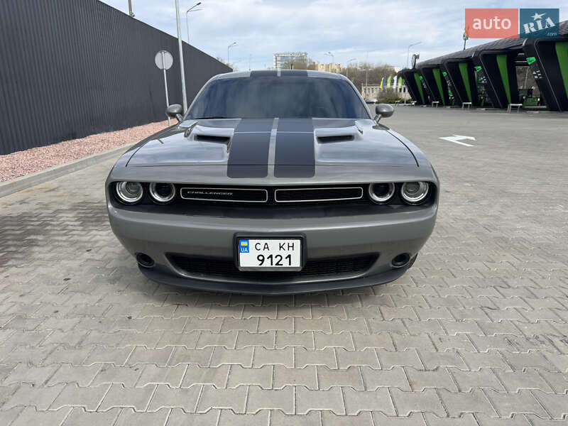 Купе Dodge Challenger 2018 в 