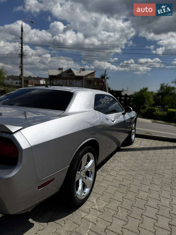 Купе Dodge Challenger 2013 в Черновцах