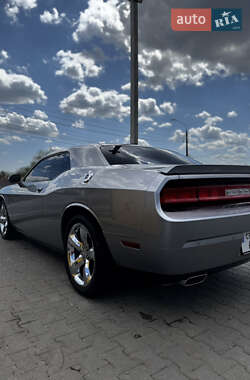 Купе Dodge Challenger 2013 в 