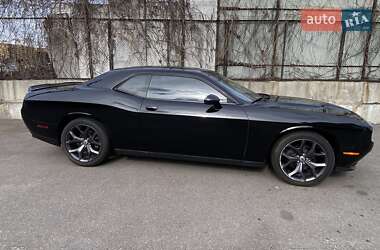 Купе Dodge Challenger 2017 в 