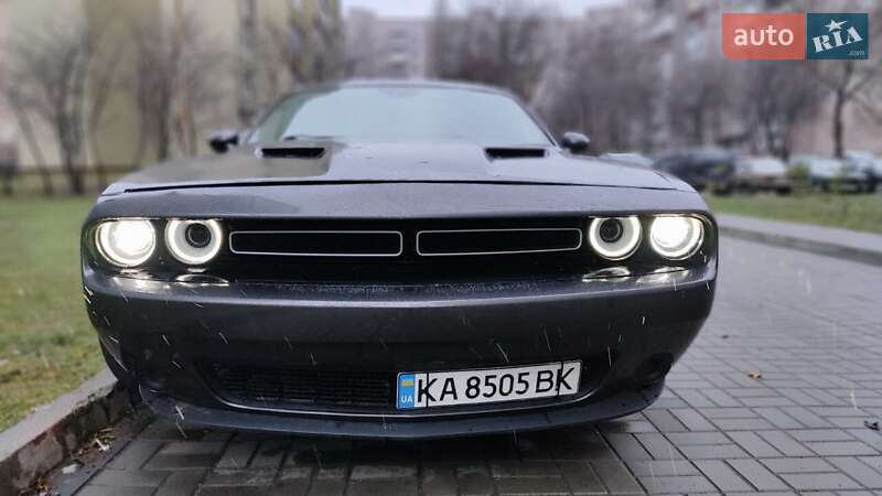 Купе Dodge Challenger 2017 в 