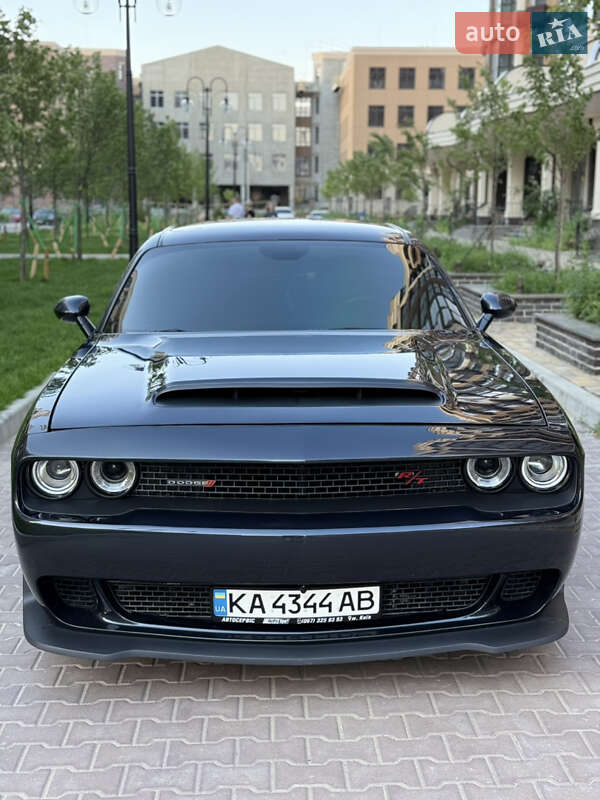 Купе Dodge Challenger 2017 в 