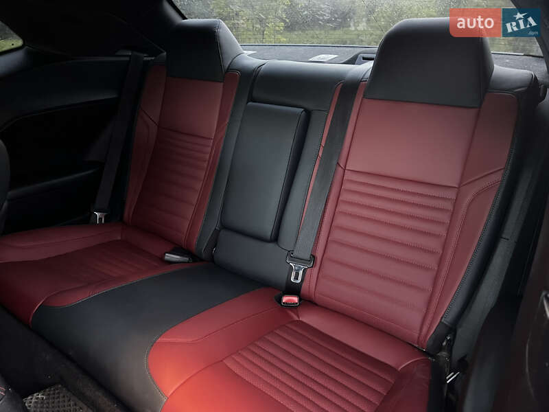 Купе Dodge Challenger 2017 в Львові