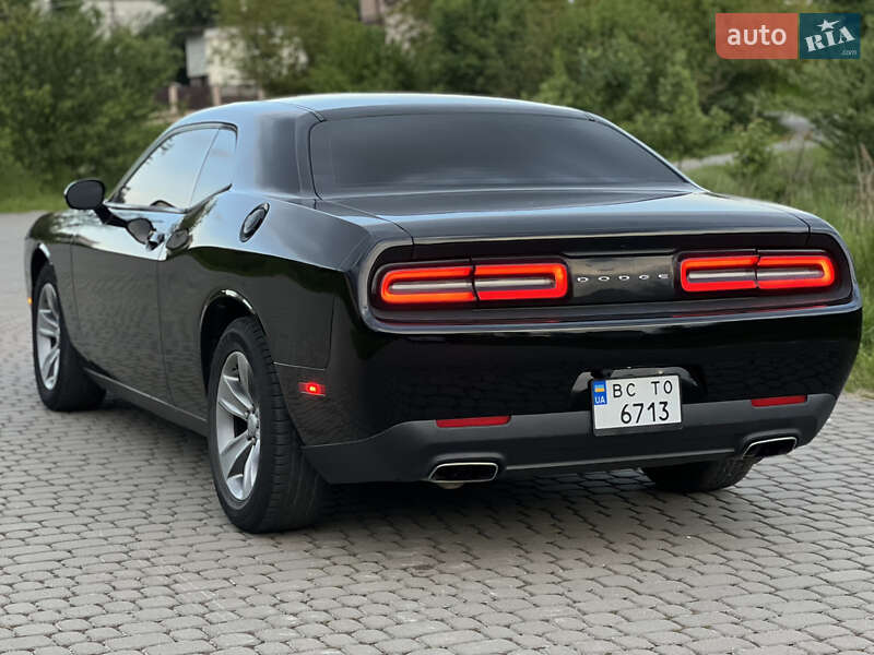 Купе Dodge Challenger 2017 в Львові