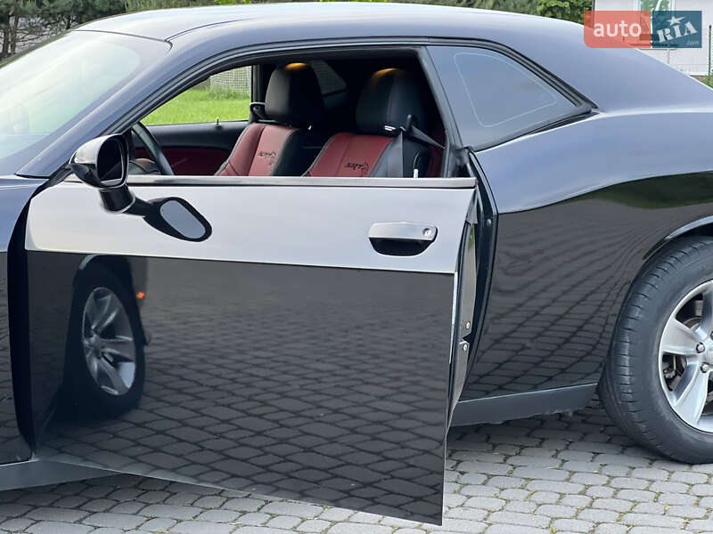 Купе Dodge Challenger 2017 в Львові