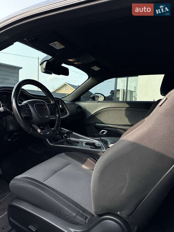 Купе Dodge Challenger 2015 в Луцке