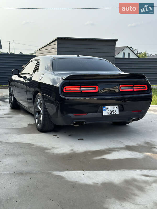 Купе Dodge Challenger 2015 в Луцке