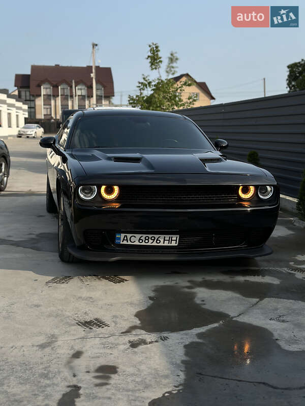 Купе Dodge Challenger 2015 в Луцке