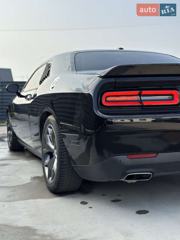 Купе Dodge Challenger 2015 в Луцке