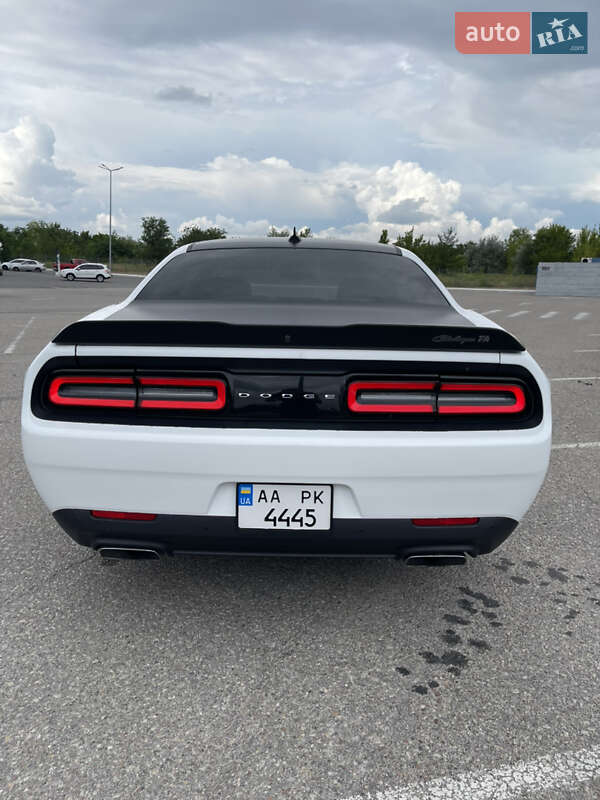Купе Dodge Challenger 2016 в Днепре