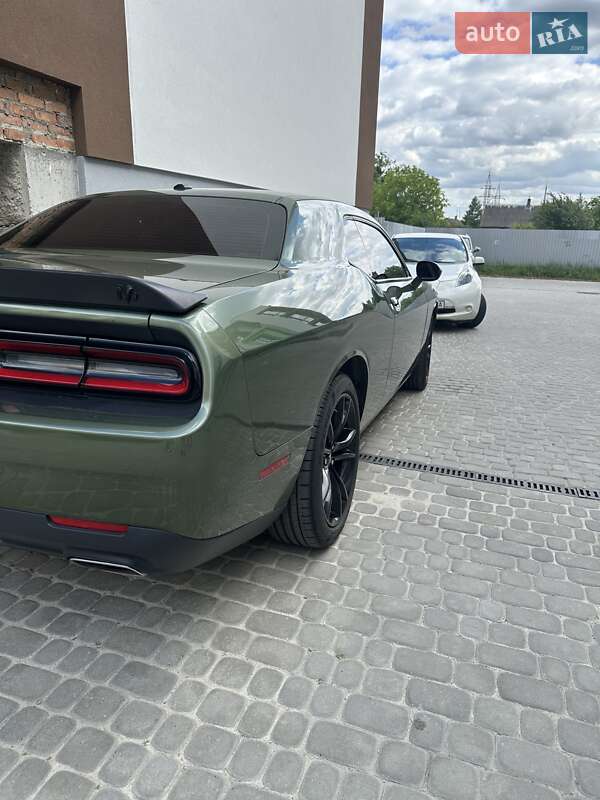 Купе Dodge Challenger 2018 в Львові