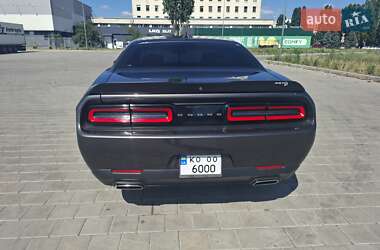 Купе Dodge Challenger 2017 в 