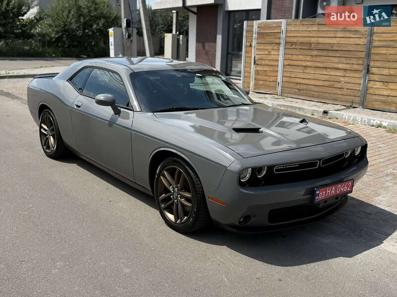 Купе Dodge Challenger 2017 в 