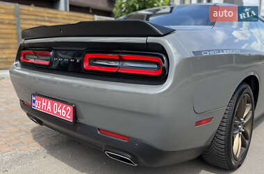 Купе Dodge Challenger 2017 в 