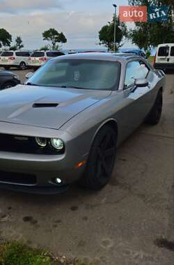 Купе Dodge Challenger 2017 в 