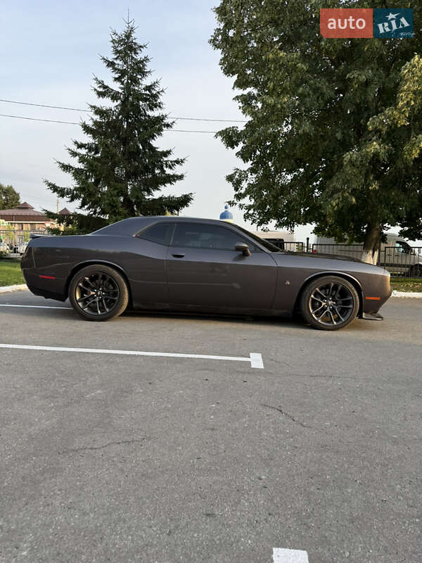 Купе Dodge Challenger 2021 в Черновцах