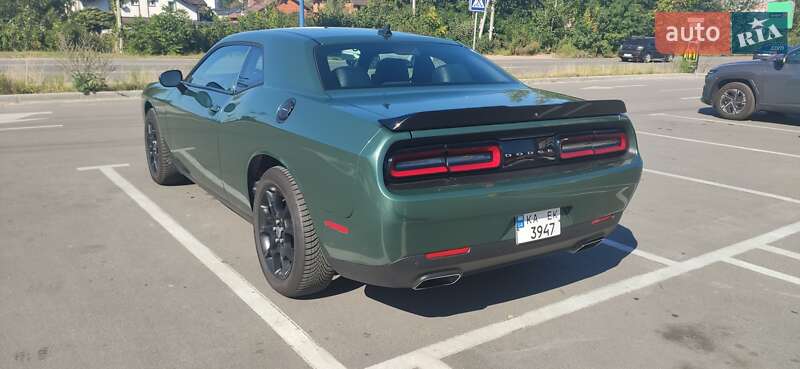 Купе Dodge Challenger 2017 в Вишневом