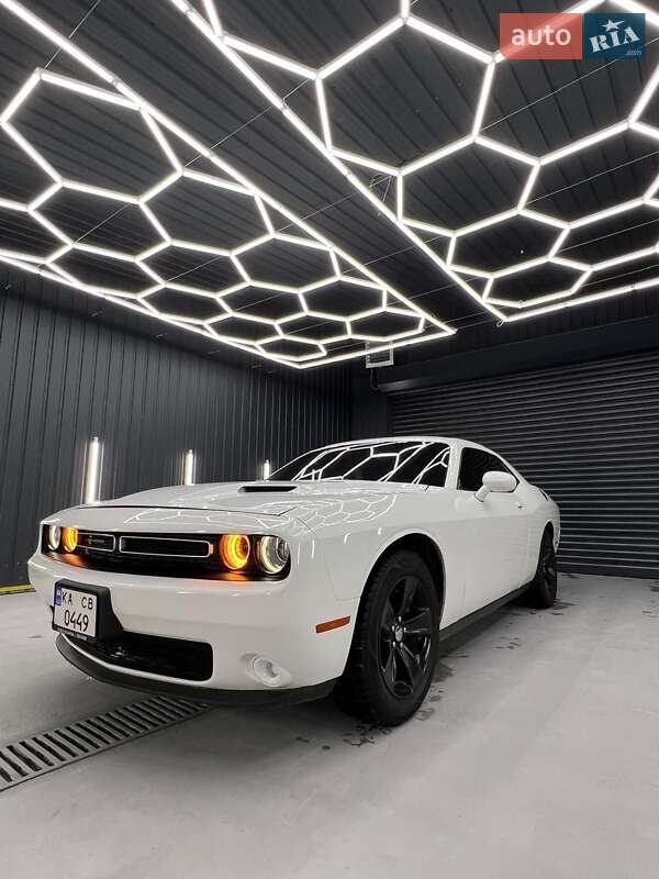 Купе Dodge Challenger 2015 в Киеве фото 2 Купе Dodge Challenger 2015 в Киеве